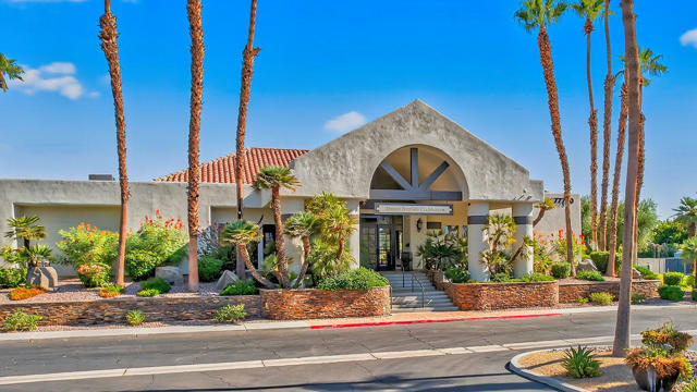77707 Calle Las Brisas S, Palm Desert CA: https://media.crmls.org/mediaz/253515a2-781c-4257-86e8-982bd728a07d.jpg