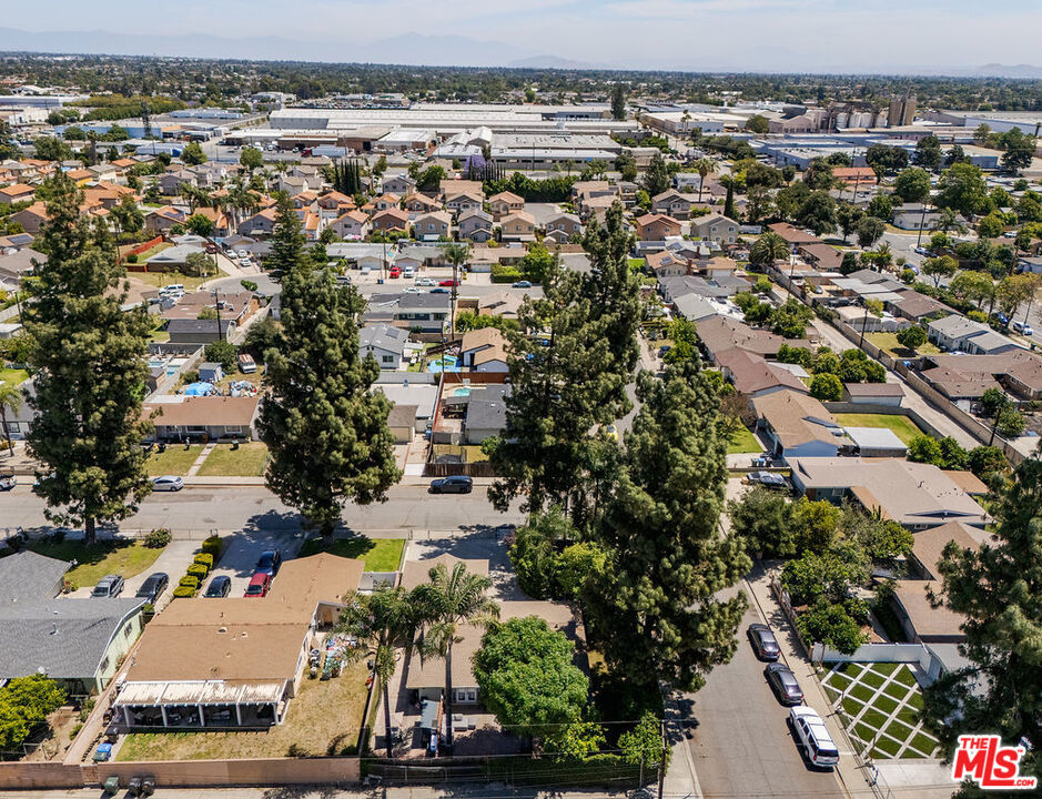 https://media.crmls.org/mediaz/25353411-12bb-4da9-aea2-3b610c11e447.jpg?preset=X-Large