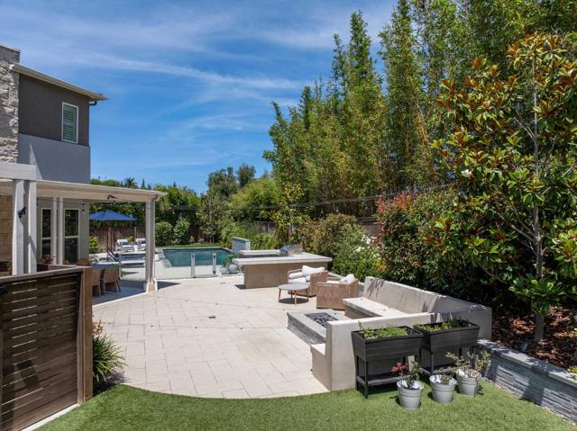 744 Adelaide Circle, Encinitas CA: https://media.crmls.org/mediaz/253567cc-77ba-4b31-bf01-f58701398802.jpg