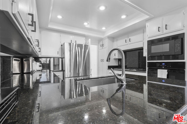 532 Riviera Court, Fullerton CA: https://media.crmls.org/mediaz/2536b457-20bd-44b2-8e6e-5764952b6ea3.jpg