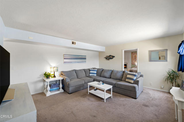 Detail Gallery Image 6 of 31 For 5100 Whitecap St, Oxnard,  CA 93035 - 4 Beds | 3/1 Baths