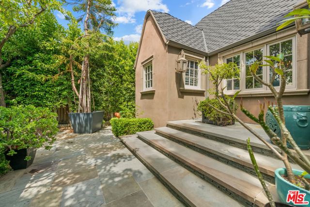 9053 Elevado Street, West Hollywood CA: https://media.crmls.org/mediaz/2537f211-421b-4a9d-807d-9a203def985e.jpg