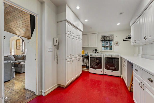 5321 Alta Canyada Road, La Canada Flintridge CA: https://media.crmls.org/mediaz/2537fe5a-431f-4cae-aa61-7f13911d10b9.jpg