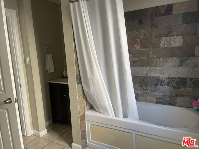 3921 Don Diablo Drive, Los Angeles CA: https://media.crmls.org/mediaz/25382cd3-87cf-4ac9-9db4-f9422fef69f5.jpg