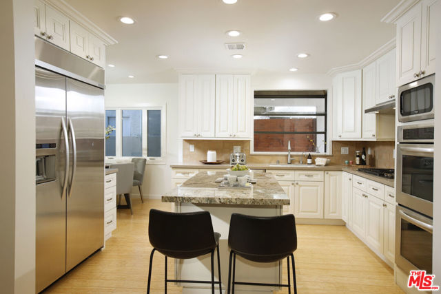 426 S Swall Drive, Beverly Hills CA: https://media.crmls.org/mediaz/253871a7-85a4-4491-a615-78c9b2954ef8.jpg