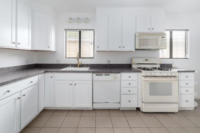 1839 100th Avenue, Oakland CA: https://media.crmls.org/mediaz/2538da03-116e-4062-b741-7dc26290eb13.jpg