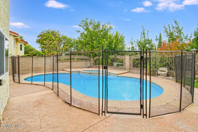2111 Peak Place, Thousand Oaks CA: https://media.crmls.org/mediaz/253976a3-0d65-4a23-b07f-7c3c098ea441.jpg