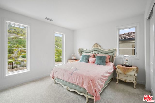 20244 W Albion Way, Porter Ranch CA: https://media.crmls.org/mediaz/253aaf54-38a8-46e5-9bb1-377698cbd987.jpg