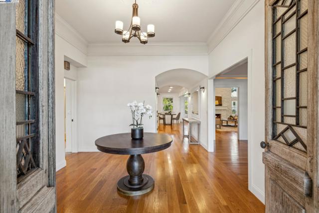628 Saint Mary St, Pleasanton CA: https://media.crmls.org/mediaz/253b50bf-42a2-44dc-86a8-5eb2b224c64b.jpg