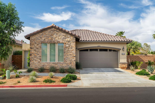 80034 Champions Way, La Quinta CA: https://media.crmls.org/mediaz/253b85b8-8ff3-4ca2-a5d4-1d3e125be175.jpg