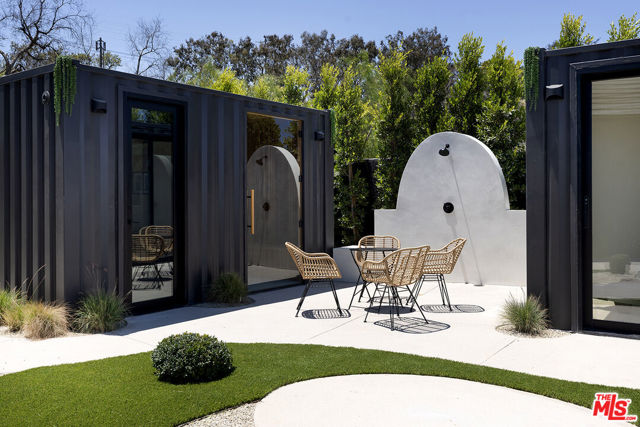 16401 Mulholland Drive, Los Angeles CA: https://media.crmls.org/mediaz/253c0f33-0a93-4cc0-bf9d-639fad49d951.jpg