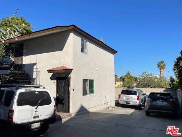 524 N Cummings Street, Los Angeles CA: https://media.crmls.org/mediaz/253c44b1-708d-4961-8f76-c0f383f9a515.jpg