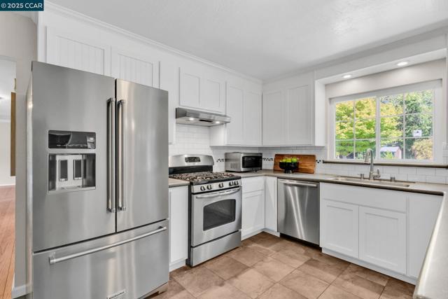 240 CASTLE GLEN ROAD, Walnut Creek CA: https://media.crmls.org/mediaz/253c9b60-84fa-45da-bd32-bcfc99d52e4c.jpg