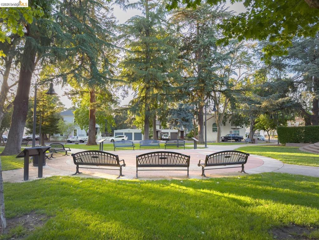 https://media.crmls.org/mediaz/253cbcc8-3719-4f47-a14b-b627ad27e945.jpg?preset=X-Large