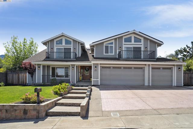 367 Mt Washington Way, Clayton CA: https://media.crmls.org/mediaz/253cd21c-7933-4df2-adc3-f8e66dc4cb8d.jpg