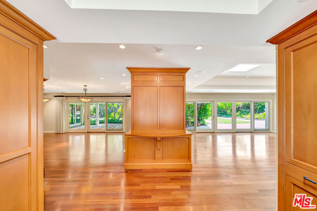 1100 Rodeo Road, Arcadia CA: https://media.crmls.org/mediaz/253ce51d-bcf5-4590-963b-36988b17f546.jpg