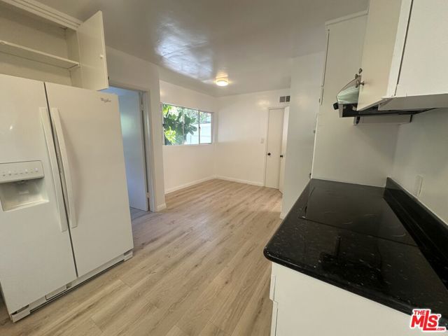 1555 San Ysidro Drive, Beverly Hills CA: https://media.crmls.org/mediaz/253cfc0c-a4d4-4a37-a4d1-c7b819d45455.jpg