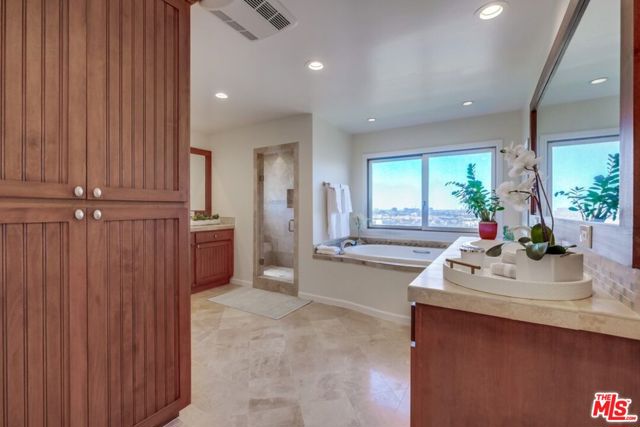 6537 Hedding Street, Los Angeles CA: https://media.crmls.org/mediaz/253dc769-4b6b-4df3-8a7f-340469f960af.jpg