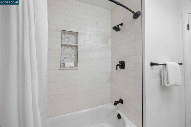 110 Twin Peaks Drive, Walnut Creek CA: https://media.crmls.org/mediaz/253e0177-dd64-4981-a231-5e5f31b8fa07.jpg