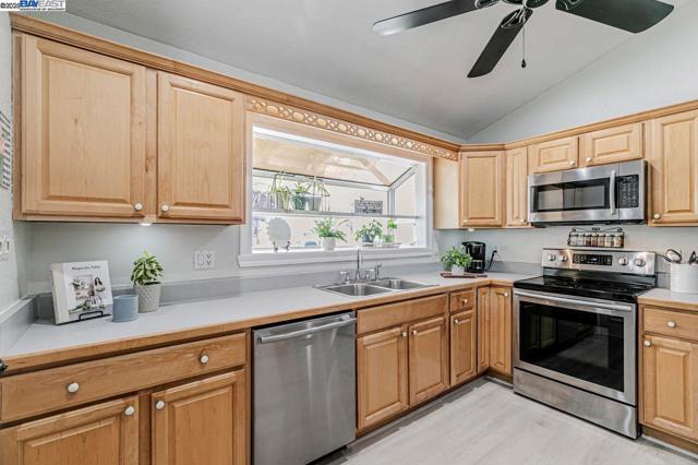 4533 Santa Cruz Ct, Fremont CA: https://media.crmls.org/mediaz/253e56ec-8f95-44ac-a202-24acdd01d5a6.jpg