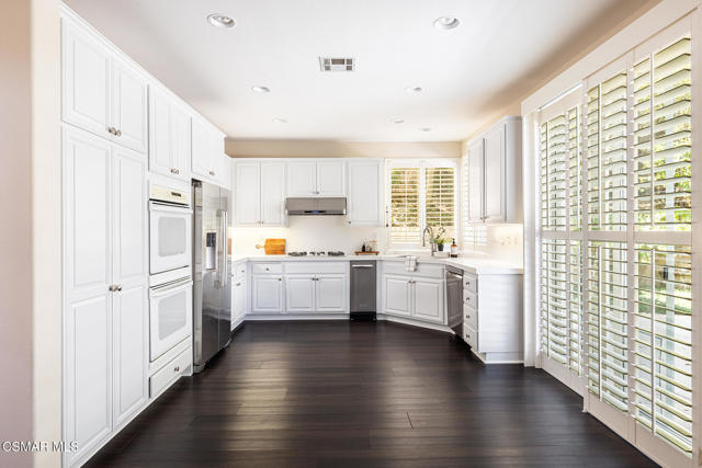 2874 Venezia Lane, Thousand Oaks CA: https://media.crmls.org/mediaz/253e7b7a-2e38-4a26-9cf2-c078cda85753.jpg