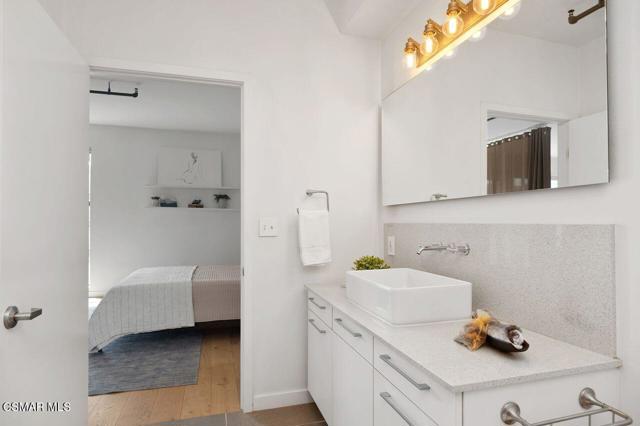 4115 Glencoe Avenue, Marina del Rey CA: https://media.crmls.org/mediaz/253ec669-cf19-44c3-ab5f-f59af273f38b.jpg
