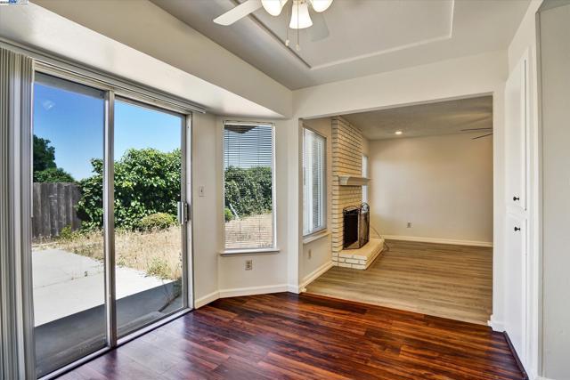 3432 Barmouth Dr, Antioch CA: https://media.crmls.org/mediaz/253fa38b-3ae2-4506-b837-02a076ab61c5.jpg