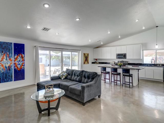 27420 Avenida Quintana, Cathedral City CA: https://media.crmls.org/mediaz/253fbb5a-8178-42a3-88ea-3bd99985b1bc.jpg