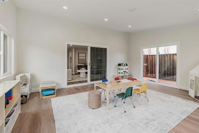 597 Singley Dr, Milpitas CA: https://media.crmls.org/mediaz/253fd9e0-2fa7-46b3-9518-9befcac315f4.jpg
