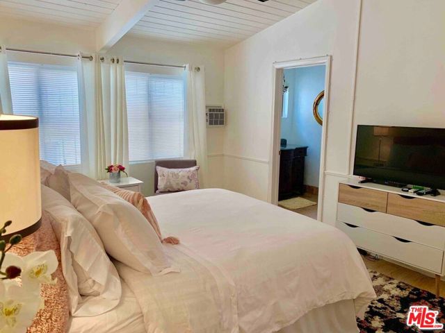 1152 1/2 N Ogden Drive, West Hollywood CA: https://media.crmls.org/mediaz/253fe209-1a1a-4435-8c08-5f60f178b24e.jpg