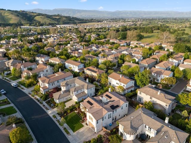 7531 Edinburgh Way, Gilroy CA: https://media.crmls.org/mediaz/25400d48-eb41-4af6-8b2f-ed1b6ddde3aa.jpg