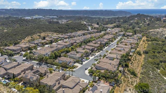 11649 Thistle Hill Pl, San Diego CA: https://media.crmls.org/mediaz/25406fce-673c-47d9-ac42-18ea61de0640.jpg