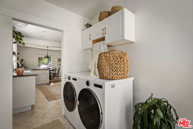 1022 N Marengo Avenue, Pasadena CA: https://media.crmls.org/mediaz/254086ba-0af0-4abf-95dc-7c90d9c63480.jpg