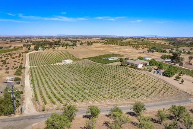 5720 Vista Serrano Way, Paso Robles CA: https://media.crmls.org/mediaz/2540ab16-dc31-4631-8c9f-0a2395d17ce5.jpg