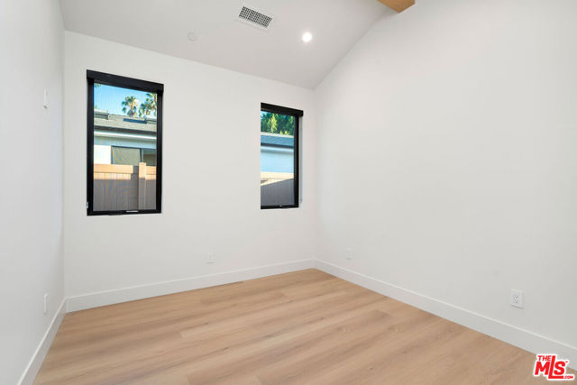 5662 Winnetka Avenue, Woodland Hills CA: https://media.crmls.org/mediaz/25410100-79eb-471e-a2b4-4fc90c39bf6b.jpg