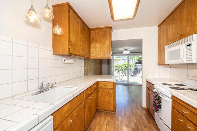 1648 Oak Avenue, Redwood City CA: https://media.crmls.org/mediaz/2541a65b-5fec-40b3-b87b-a457c1971251.jpg