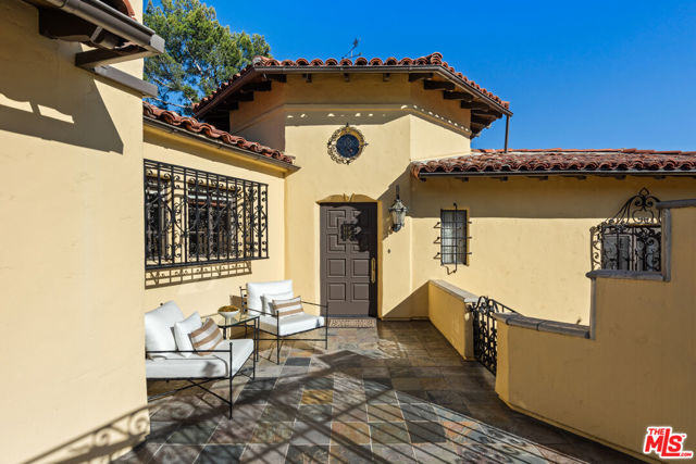 2200 Maravilla Drive, Los Angeles CA: https://media.crmls.org/mediaz/2541dc09-b85f-4b98-ab42-ca9a9d70284f.jpg