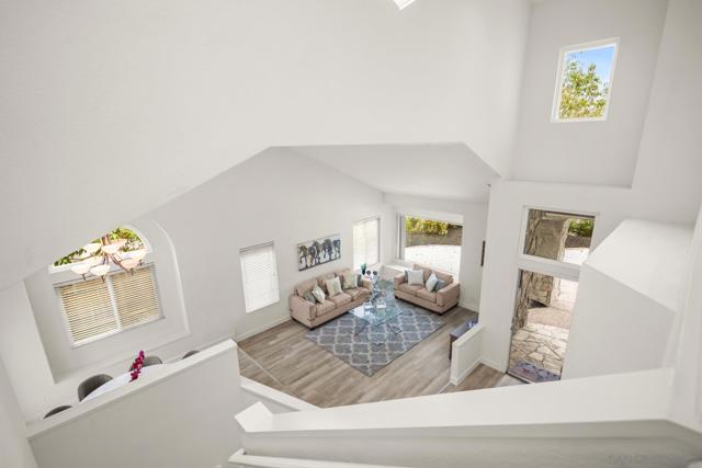 13358 Twin Circle Ct, Poway CA: https://media.crmls.org/mediaz/254223fe-23ac-4bc5-a839-fb05b18a0f14.jpg
