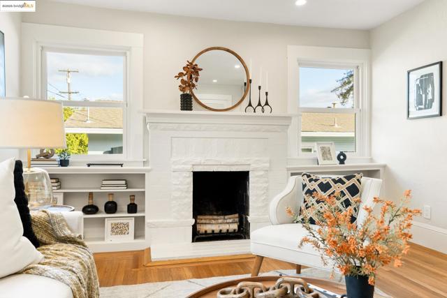 2941 Madeline St, Oakland CA: https://media.crmls.org/mediaz/2543128e-87d8-4fd0-8129-9a709b7fa7ab.jpg