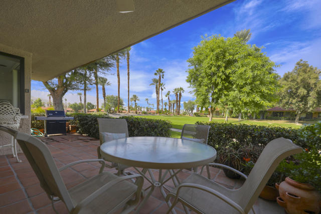 17 La Cerra Circle, Rancho Mirage CA: https://media.crmls.org/mediaz/25432bc9-4542-4de8-bd1c-fa3e8521cdb6.jpg