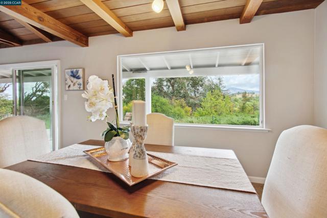 1810 Meadow Lane, Walnut Creek CA: https://media.crmls.org/mediaz/25434cdf-e6ce-4d45-a775-442e027e5492.jpg