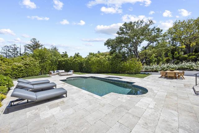 1095 Macadamia Drive, Hillsborough CA: https://media.crmls.org/mediaz/254415ad-becd-417b-84ec-12c8917c380e.jpg