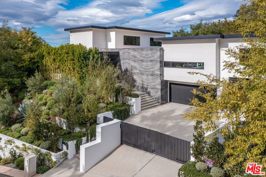 9455 Eden Drive — Modern
