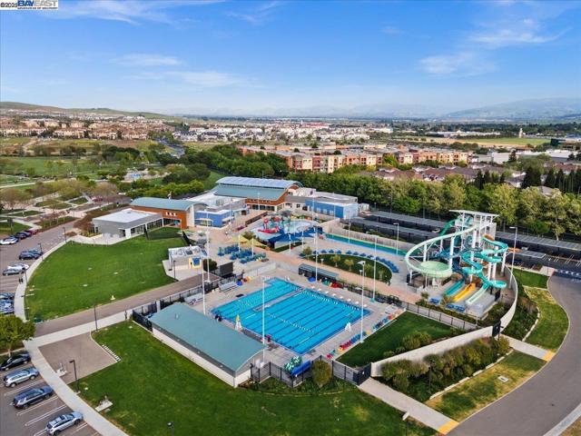 4775 Mahogany St, Dublin CA: https://media.crmls.org/mediaz/2544dd38-13fb-48b4-8831-39e5210eefd7.jpg
