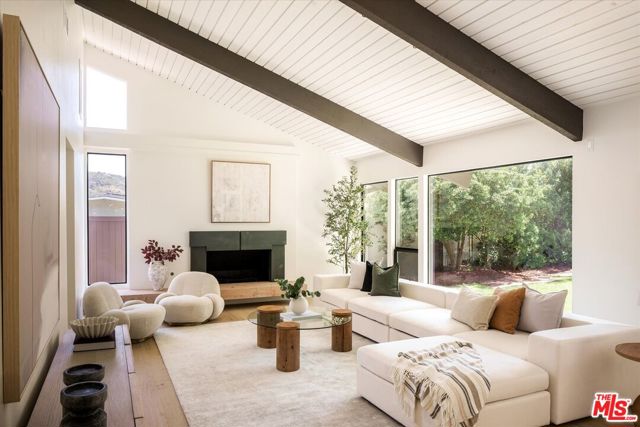 2313 Banyan Drive, Los Angeles CA: https://media.crmls.org/mediaz/2544ec0c-ef0c-4109-8982-e4e7037ce2f6.jpg
