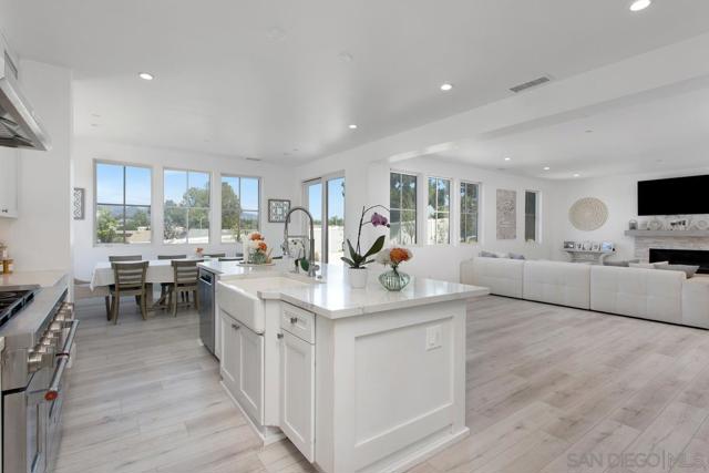 12410 Aria Ct, Poway CA: https://media.crmls.org/mediaz/2544f790-5eec-43d7-99fe-1c01ffc04573.jpg