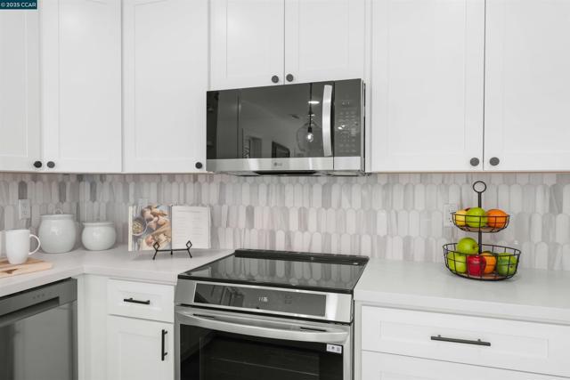 2933 Ptarmigan Dr, Walnut Creek CA: https://media.crmls.org/mediaz/2544fe61-ddad-4f5a-9371-3527b52a3106.jpg