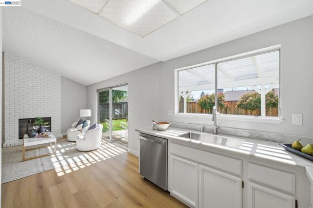 Image 14 of 47 For 5981 Skylinks