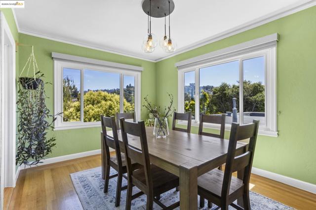 1222 Hollywood Ave, Oakland CA: https://media.crmls.org/mediaz/254556c2-e348-43ef-89b2-82c393631346.jpg