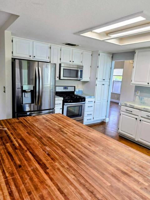 2212 Thurton Drive, Roseville CA: https://media.crmls.org/mediaz/2546282f-bc0c-4057-b72c-182daa0f2c71.jpg